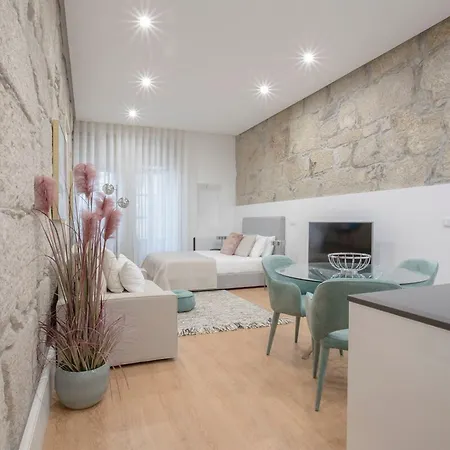 Liiiving In | Downtown Luxury * Porto