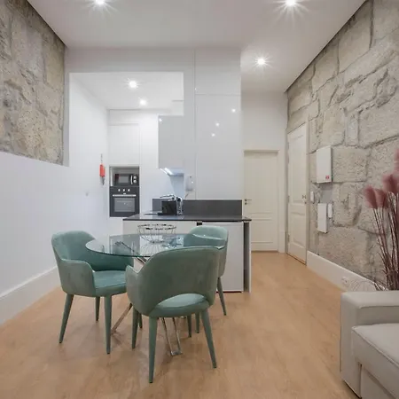 Liiiving In | Downtown Luxury * Porto