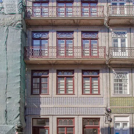 Liiiving In | Downtown Luxury * Porto