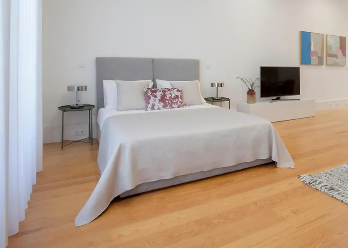 Liiiving In | Downtown Luxury Apartament