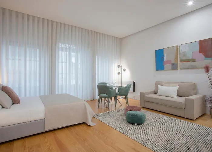 Liiiving In | Downtown Luxury * Porto