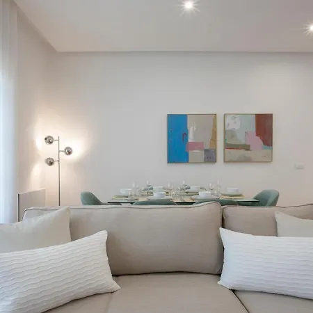 Liiiving In | Downtown Luxury Apartment