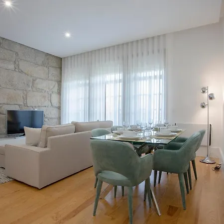 Liiiving In | Downtown Luxury * Porto