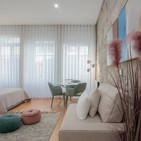 Liiiving In | Downtown Luxury * Porto