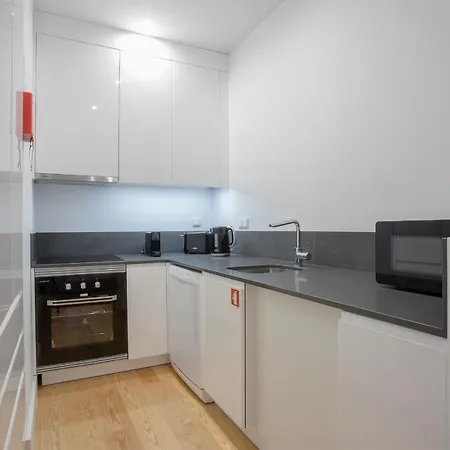 Liiiving In | Downtown Luxury Porto