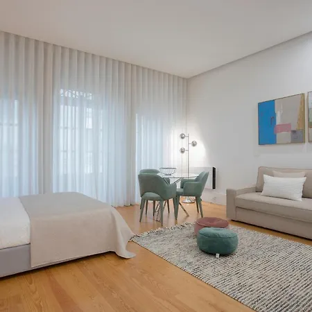 Liiiving In | Downtown Luxury * Porto