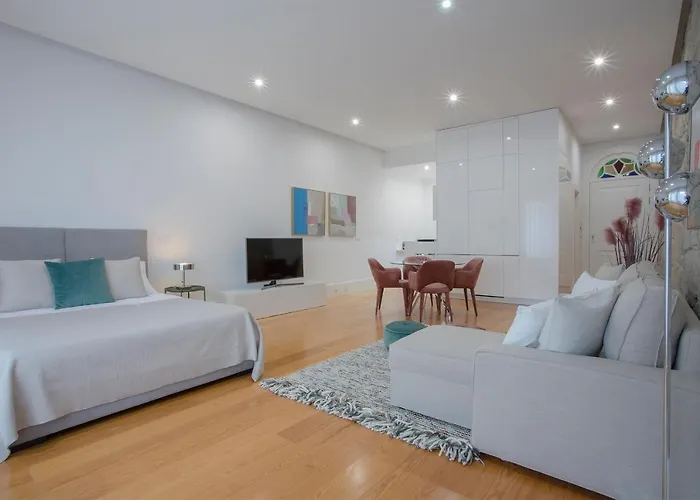 Liiiving In | Downtown Luxury * Порту