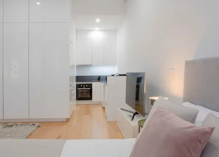 Liiiving In | Downtown Luxury *